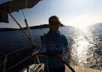 barcha a vela donna timone ruota barca a vela skipper yacht a vela